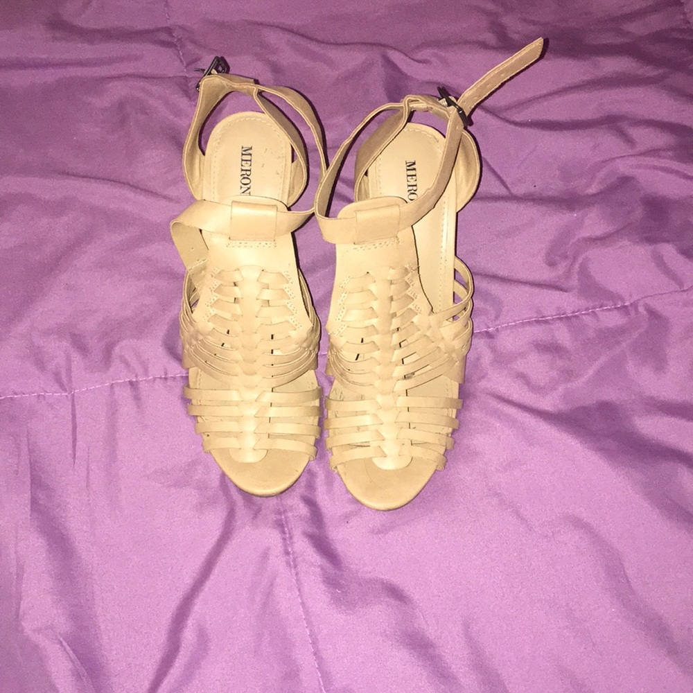 Medium chunky heels